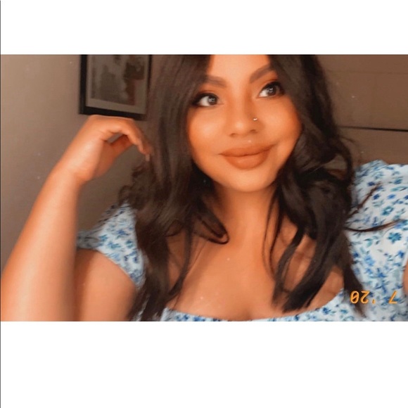 Meet your Posher, Carina - Picture 2 of 2